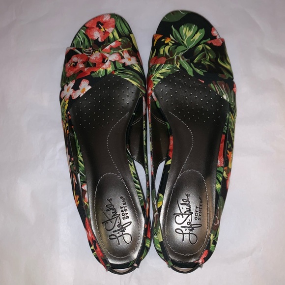 NWOT Life Stride Soft System Tropical Flor… - Picture 4 of 8